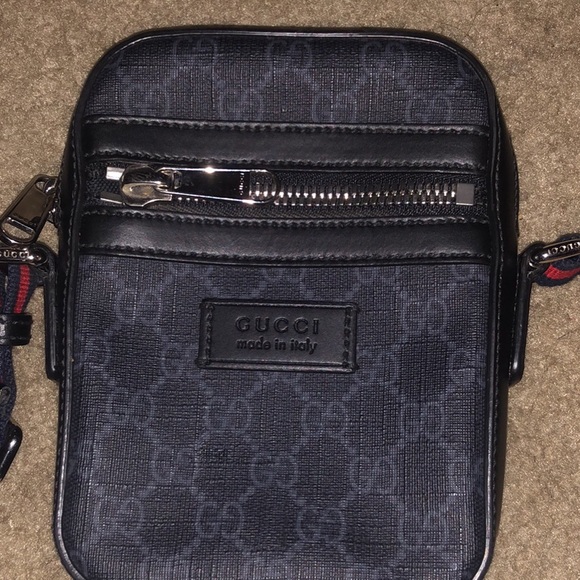 Gucci Handbags - Black Gucci Messenger bag. Only used Indoors